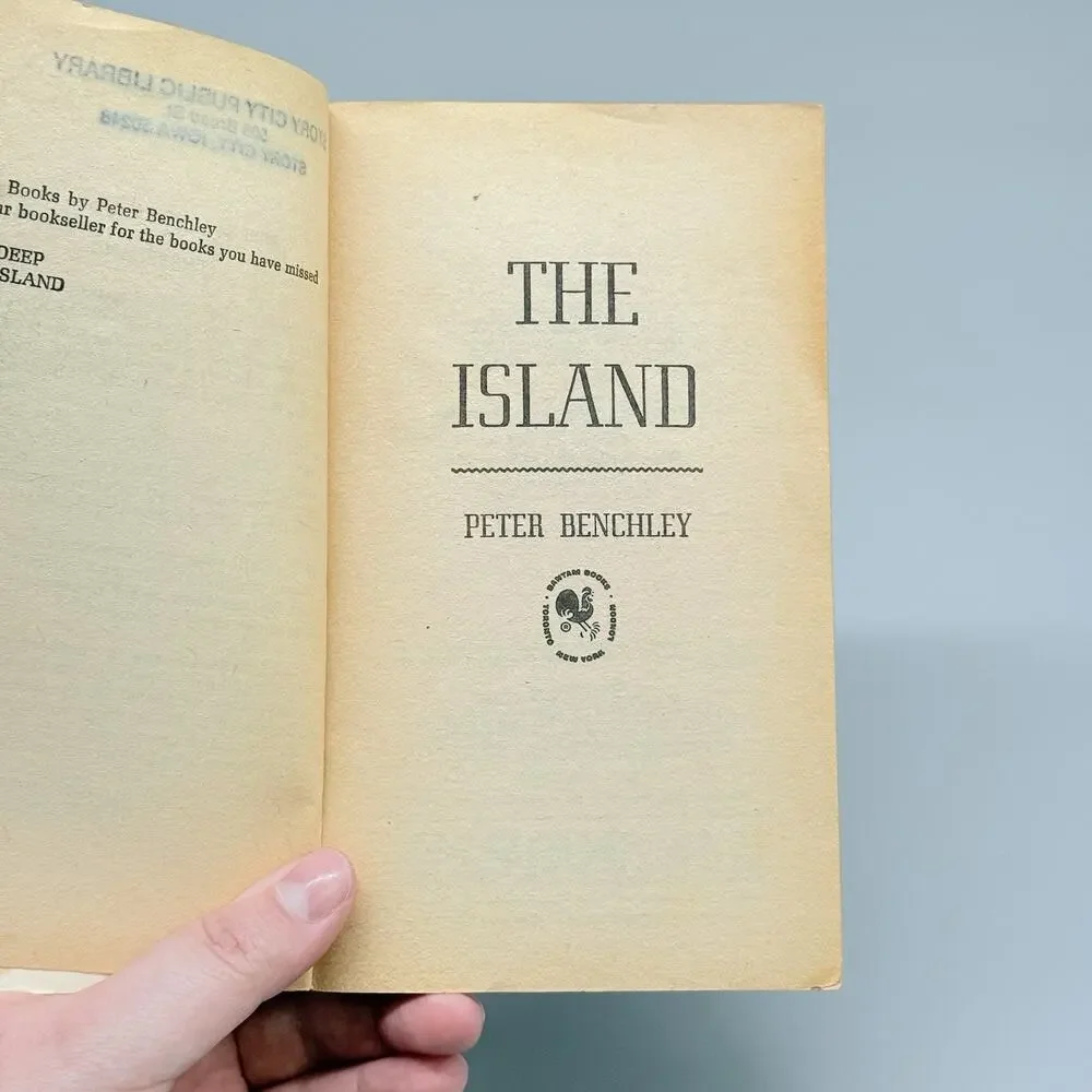 The Island by Peter Benchley 1980 Trade Paperback Book
